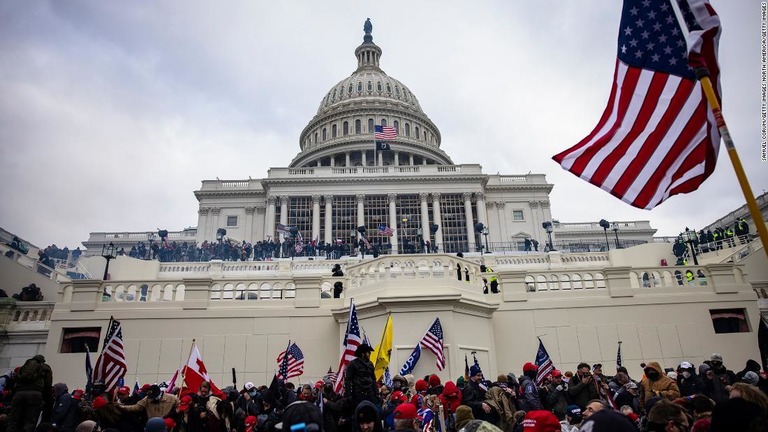 米連邦議会議事堂での暴徒に対し世界の指導者らから非難の声が集まっている/Samuel Corum/Getty Images 